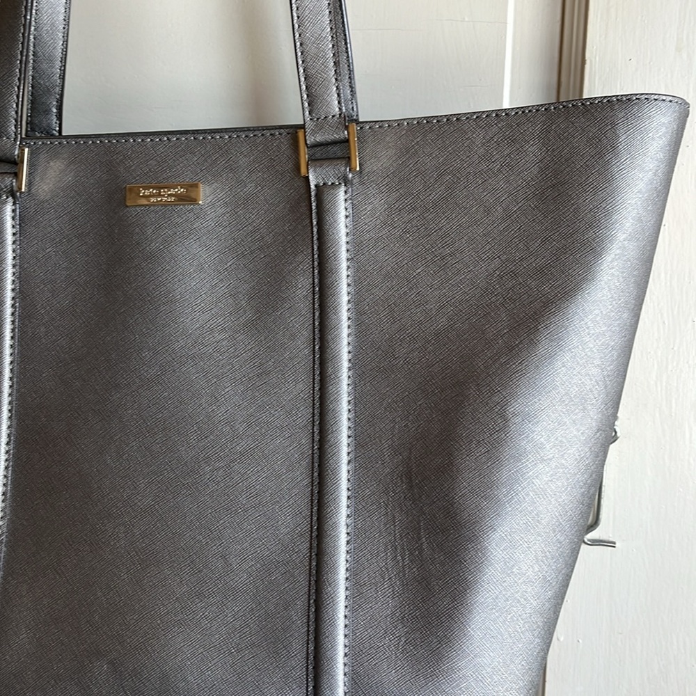 Kate Spade- Newbury
Lane Dally Extra Large Leather Tote  (Pewter)